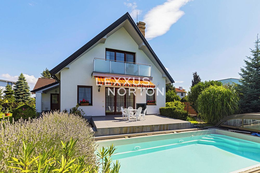 Pronájem rodinného domu 283 m², pozemek 375 m²